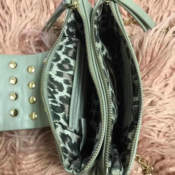 Small Cross body bag with Gold chain - Picture 3 of 4